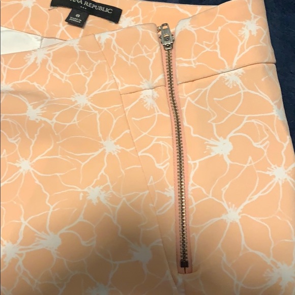 BANANA REPUBLIC SHORTS - Picture 3 of 3